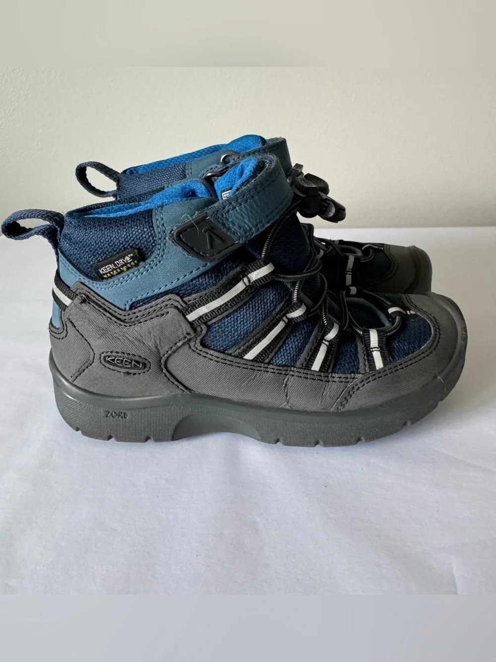 KEEN Size 12 Little Boys or Girls Waterproof Hiking Boots